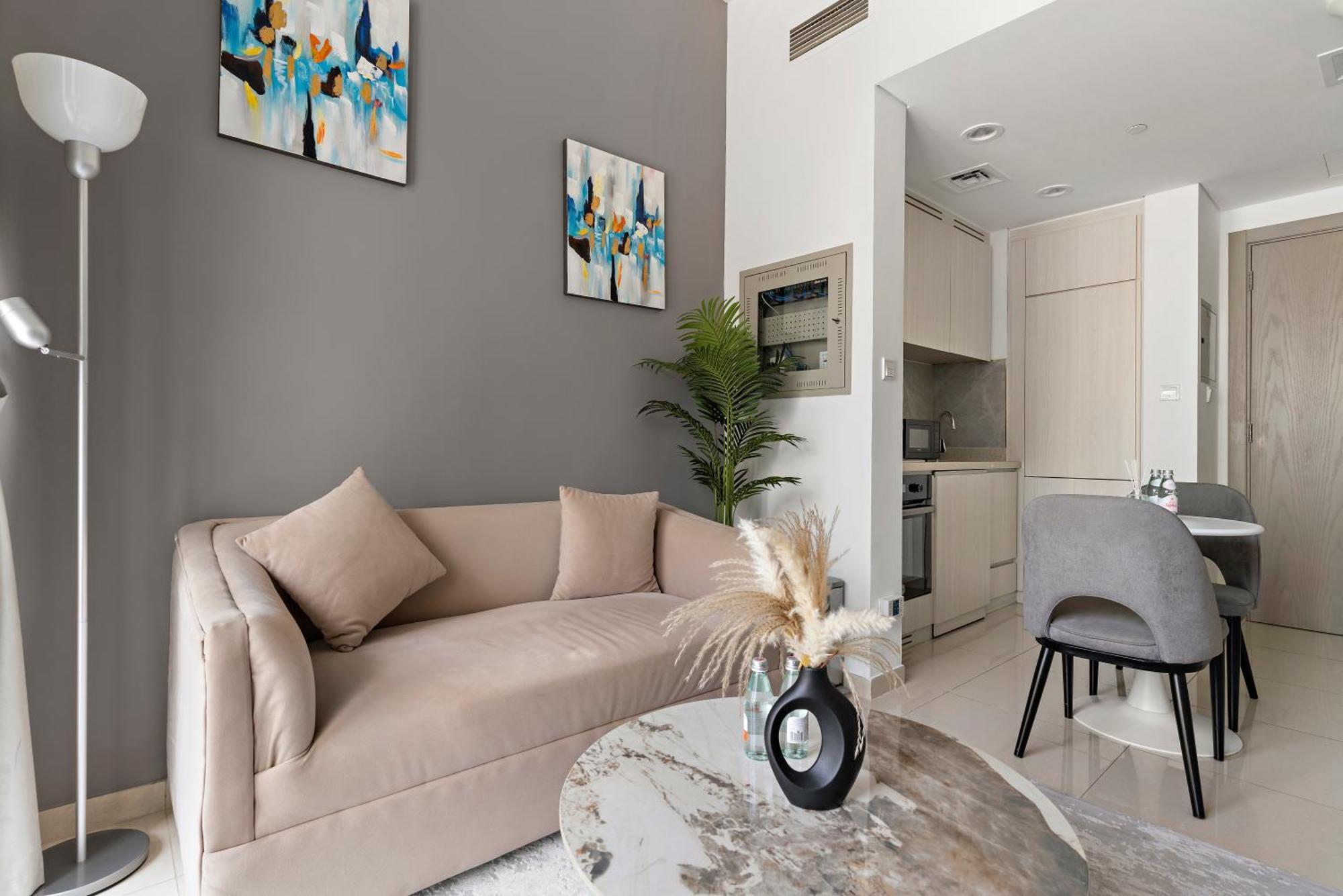 Stylish 1br In Zada Tower With Pool Views *