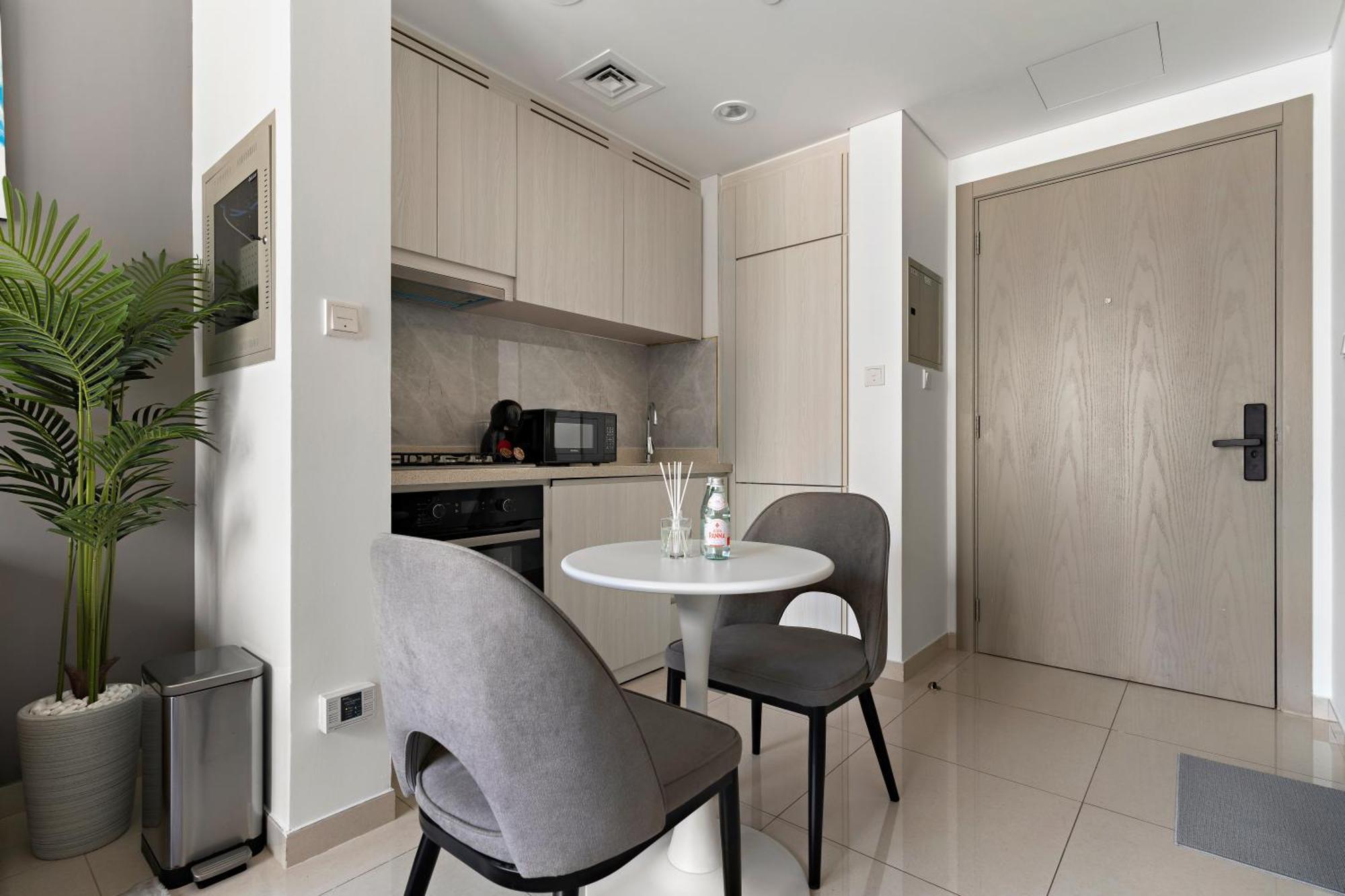 Stylish 1br In Zada Tower With Pool Views *