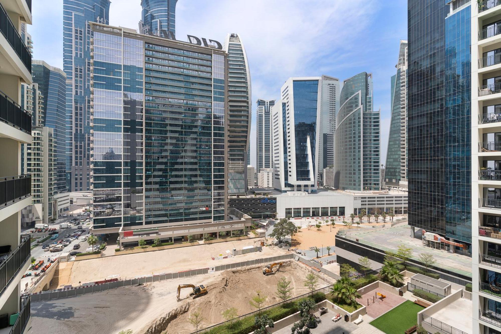 Stylish 1br In Zada Tower With Pool Views Apartment